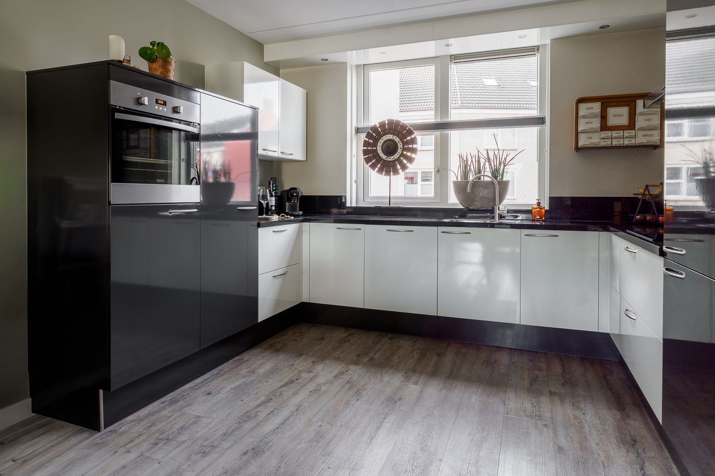 Photo 4 of Rozenbottel 2