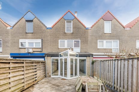 Karveel 57 45 secondary image