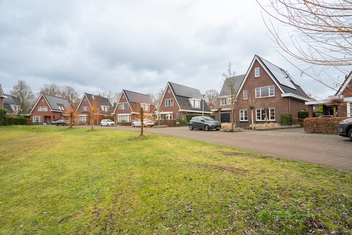 Photo 4 of Robertinkkamp 6