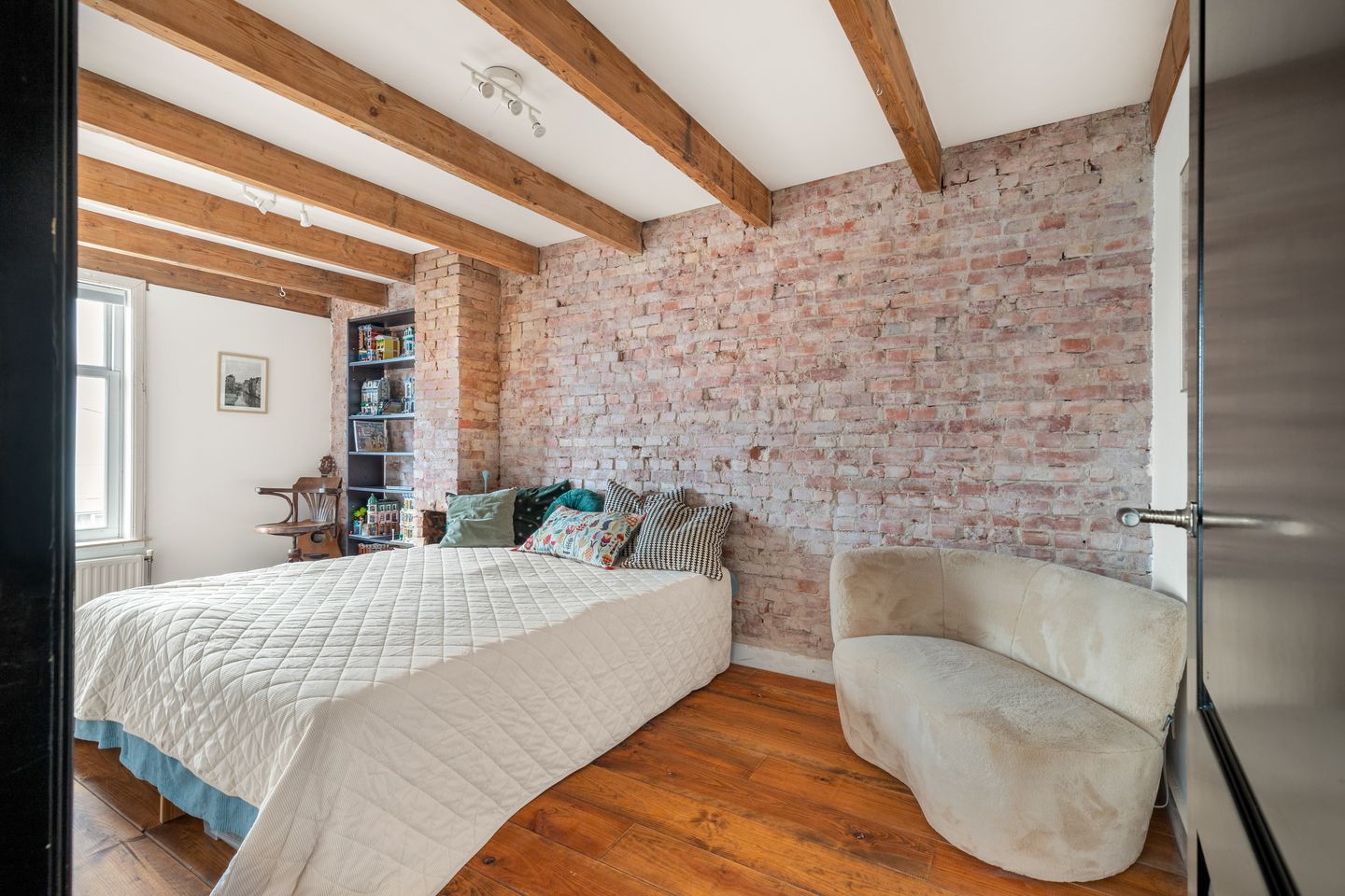 Photo 4 of Spoorstraat 22