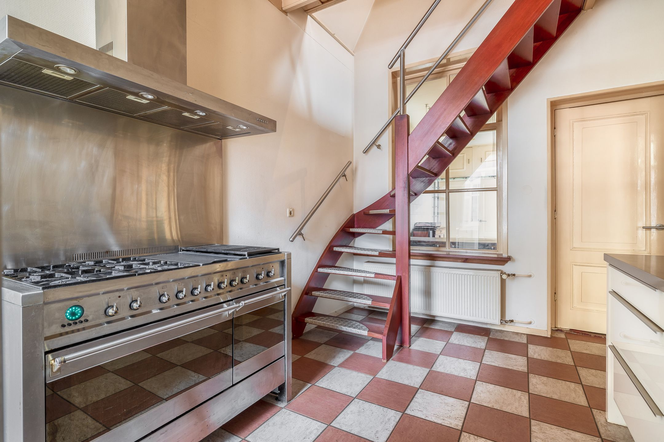 Photo 9 of Emmastraat 37