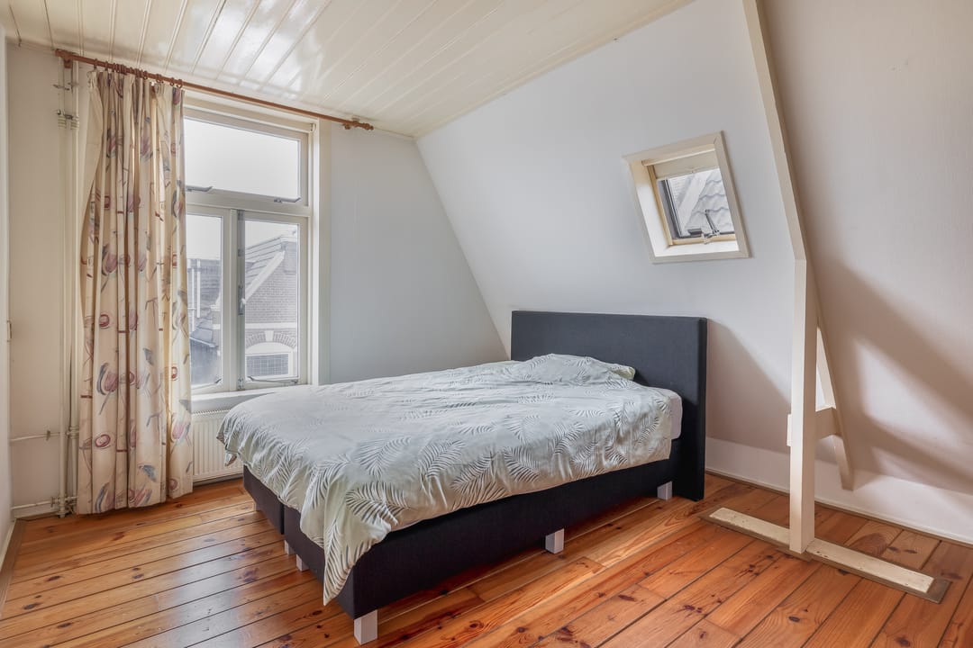 Photo 32 of Emmastraat 37