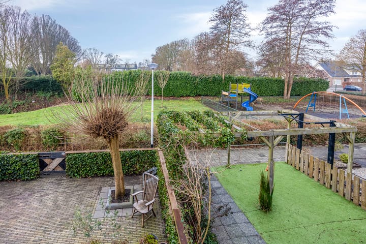 Foto 16 van Moerhageplantsoen 8