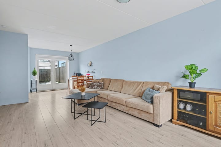 Photo 8 of Robert Stolzhof 217