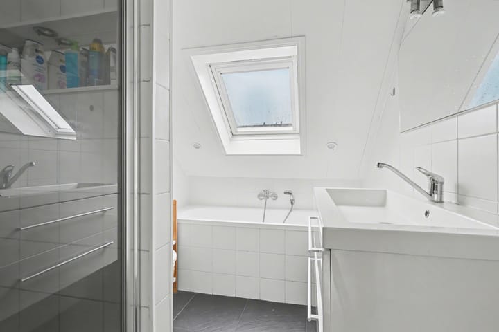 Photo 24 of Robert Stolzhof 217