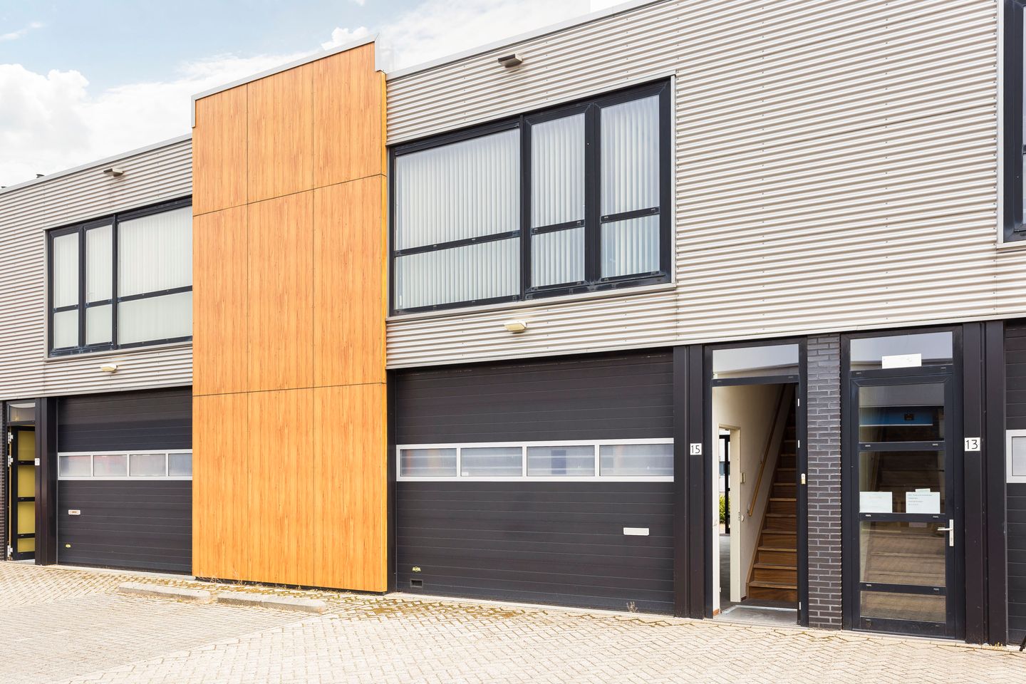 View photo 2 of De Giessen 15