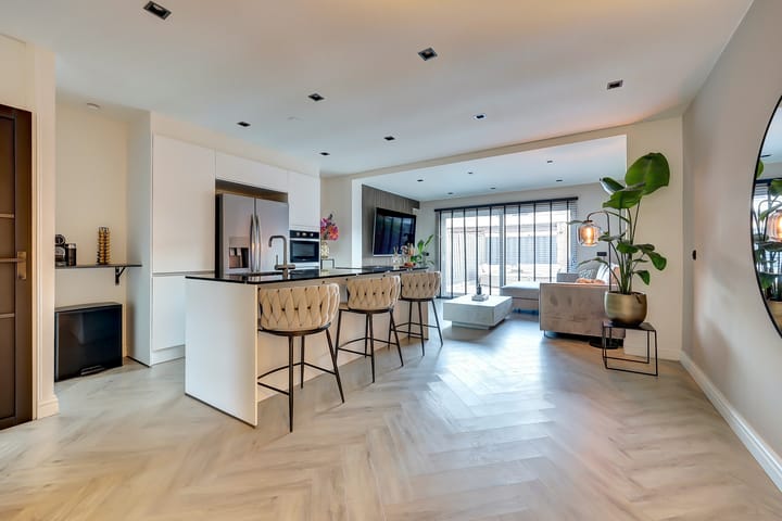 Foto 2 van Schrijnwerker 83