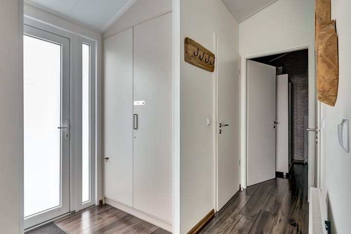 Photo 6 of Zuiderdijk 1-B055