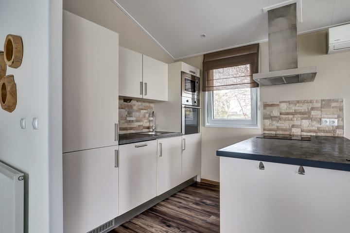 Photo 13 of Zuiderdijk 1-B055