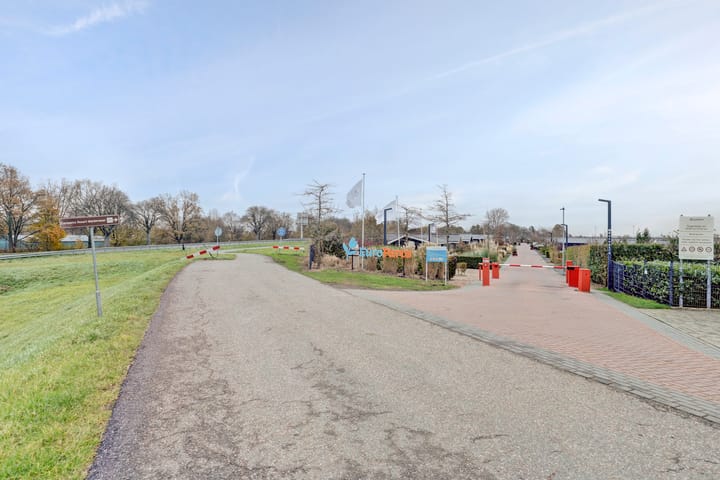 Photo 36 of Zuiderdijk 1-B055