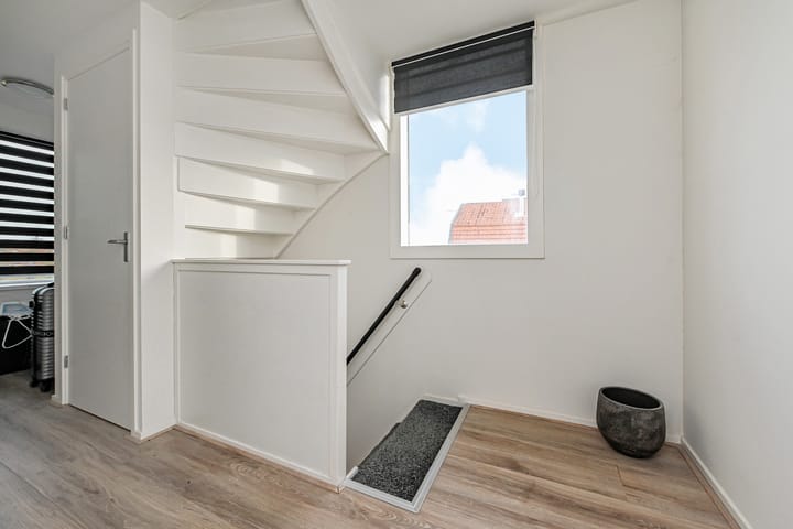 Foto 20 van Delftsestraatweg 79