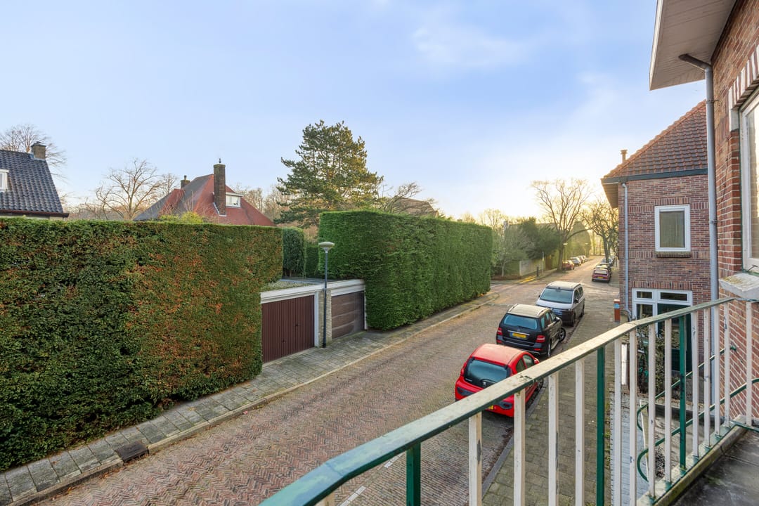Photo 13 of Van Ledenberchstraat 8