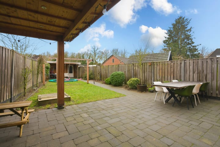 Photo 22 of Mortel 8-B