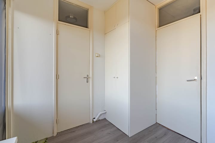 Photo 11 of J.H. van Straaten van Nesplantsoen 36