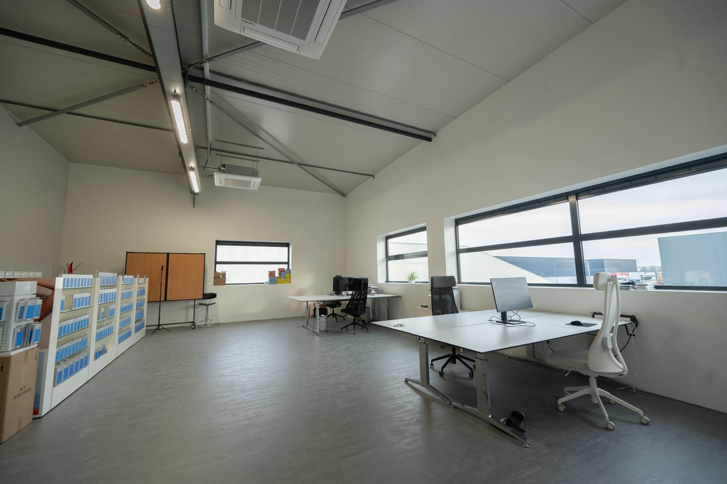 View photo 2 of De Loetenweg 9