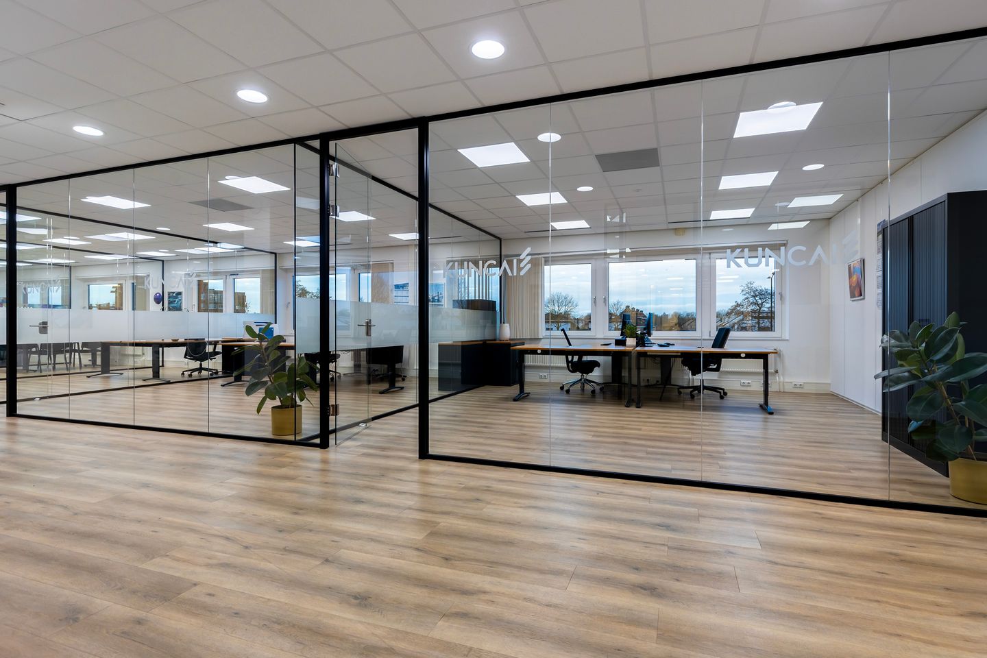 View photo 3 of Linie 506