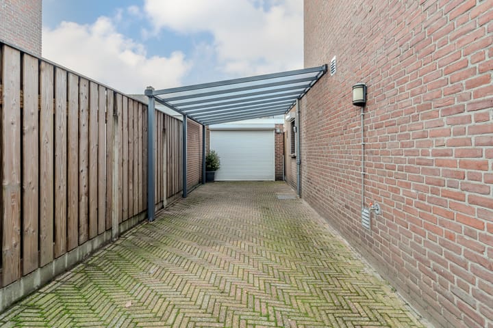 Photo 27 of Sint Lambertusstraat 13