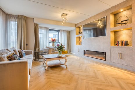 Optimist 10 secondary image