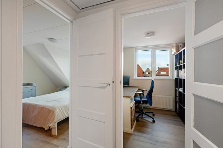 Photo 21 of Parallelstraat 16