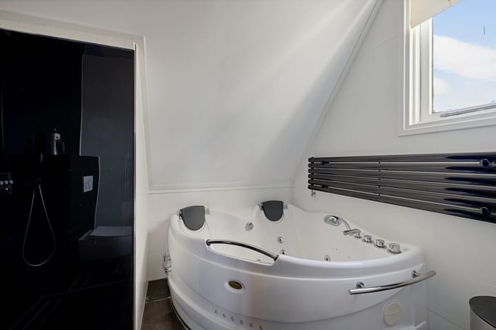 Photo 23 of Parallelstraat 16