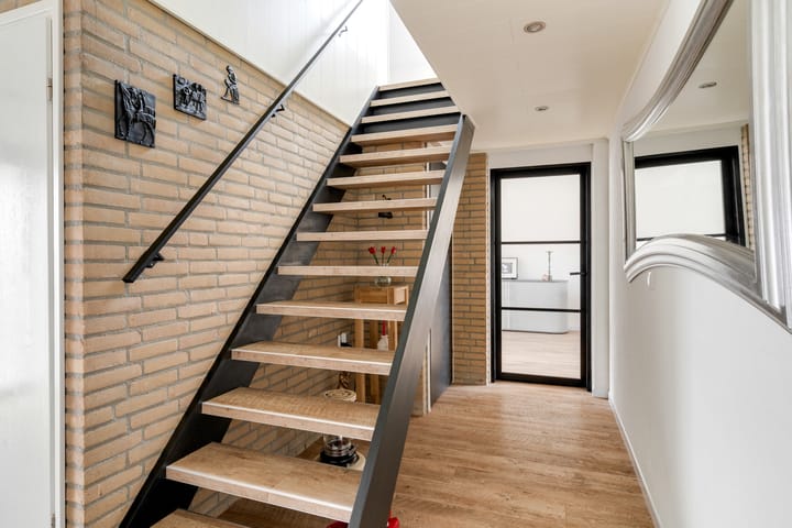 Photo 24 of Albert van der Meerstraat 50