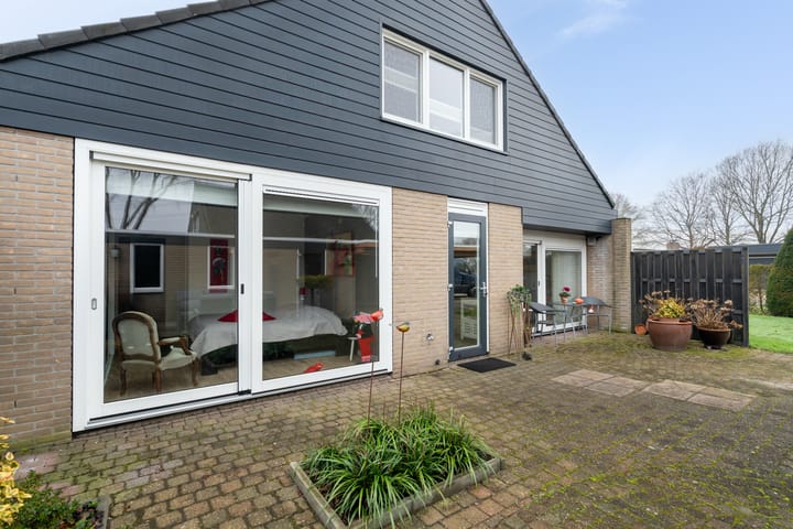 Photo 35 of Albert van der Meerstraat 50