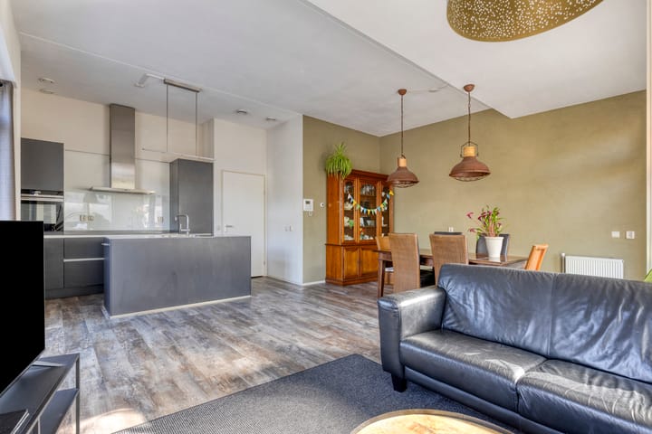 Photo 6 of Burgemeester Knappertlaan 16-A