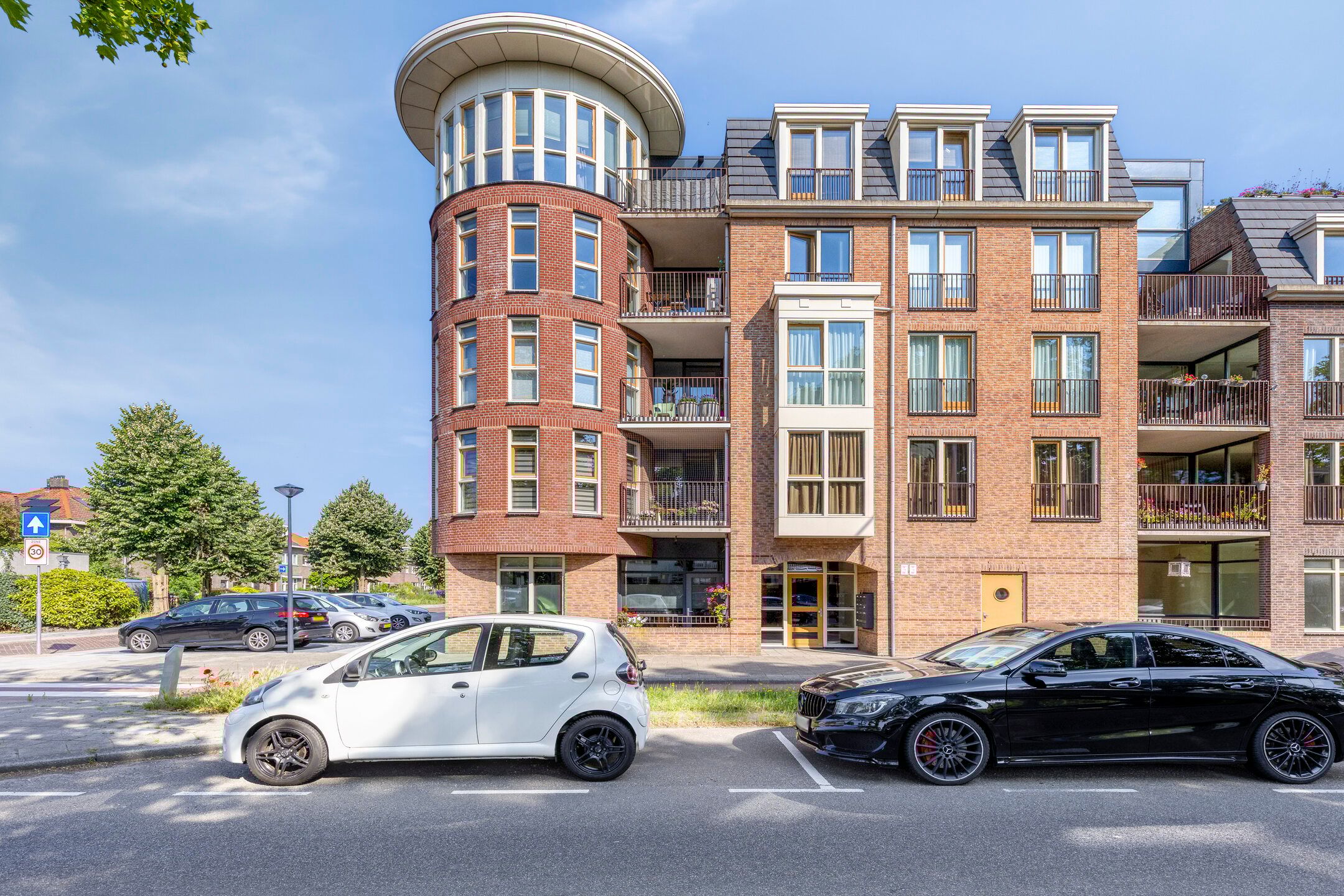 Foto 21 van Burgemeester Knappertlaan 16-A