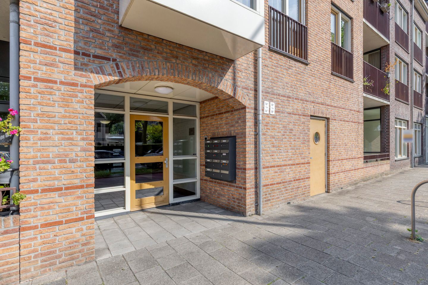 Foto 29 van Burgemeester Knappertlaan 16-A