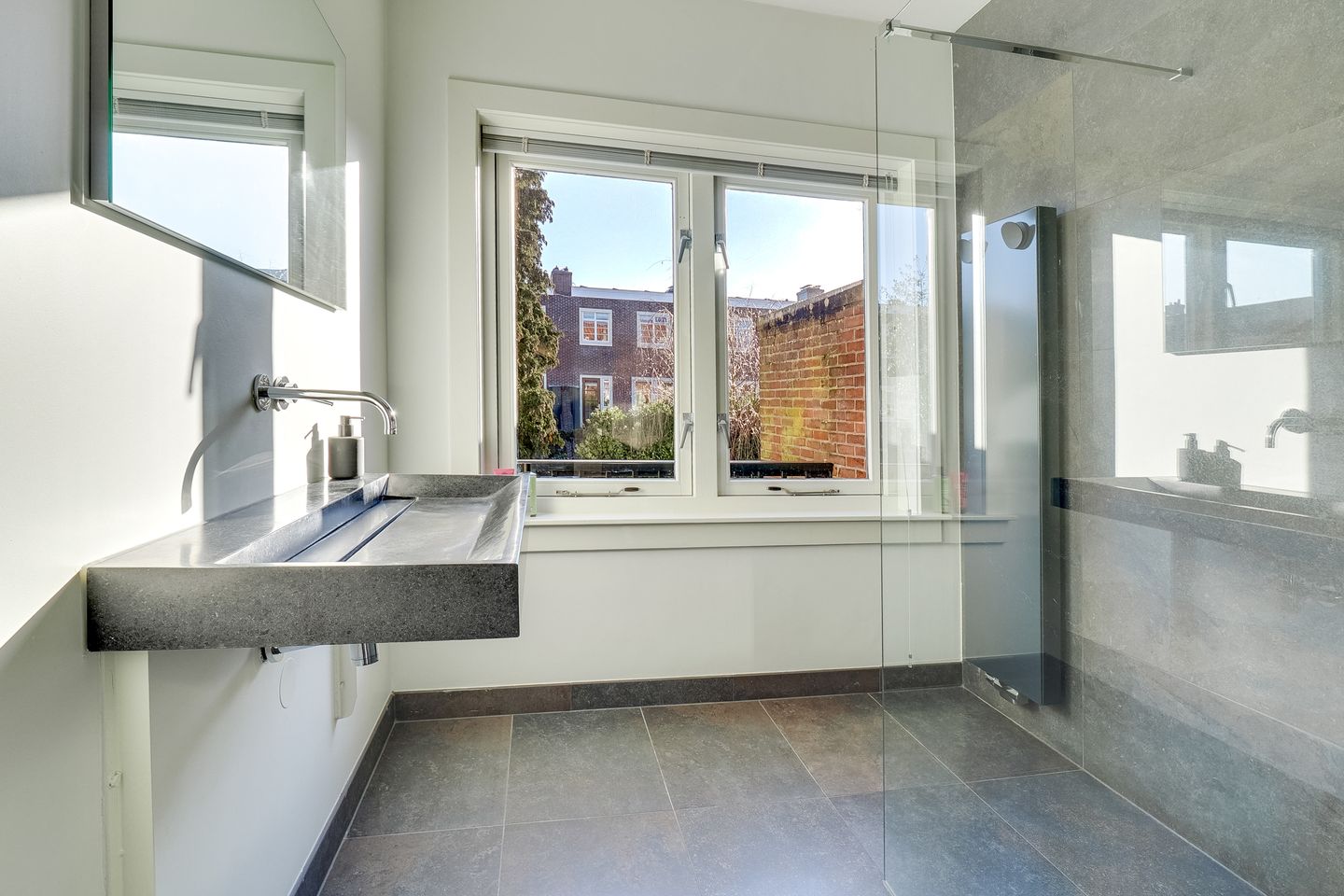 Photo 19 of Albert Neuhuysstraat 14