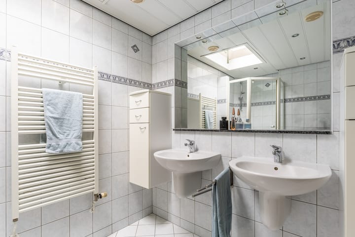 Photo 22 of Crocuserf 42