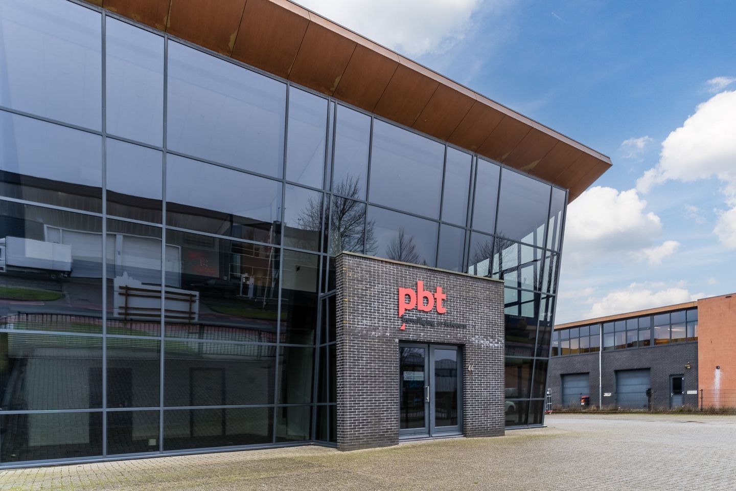 View photo 3 of Newtonstraat 44