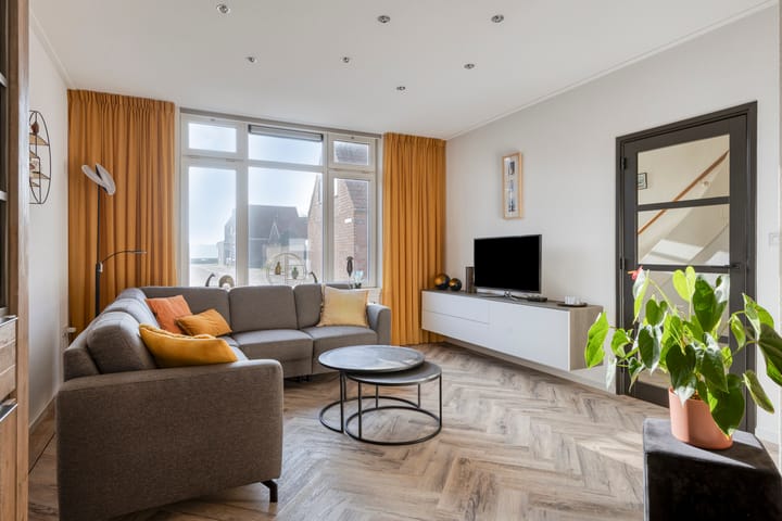 Photo 9 of de Casembrootstraat 51