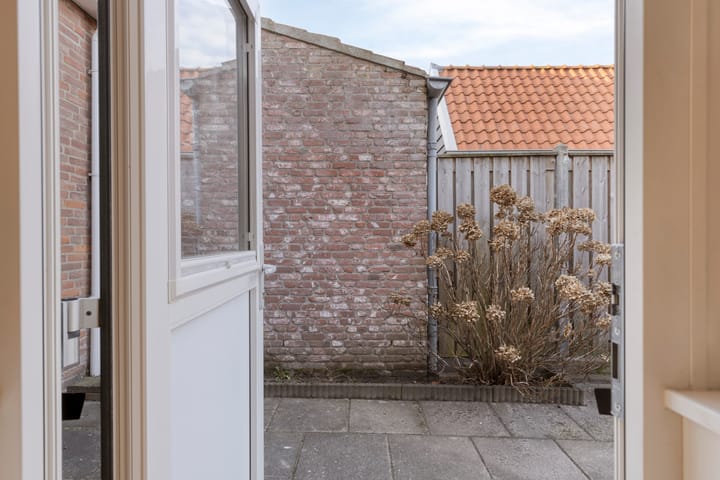 Photo 21 of de Casembrootstraat 51