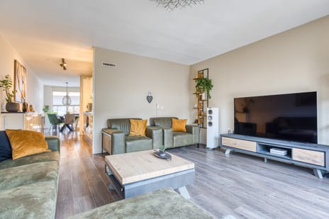 Robert Stolzhof 187 tertiary image