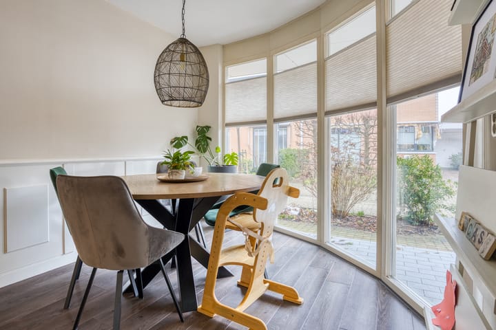 Photo 6 of Robert Stolzhof 187