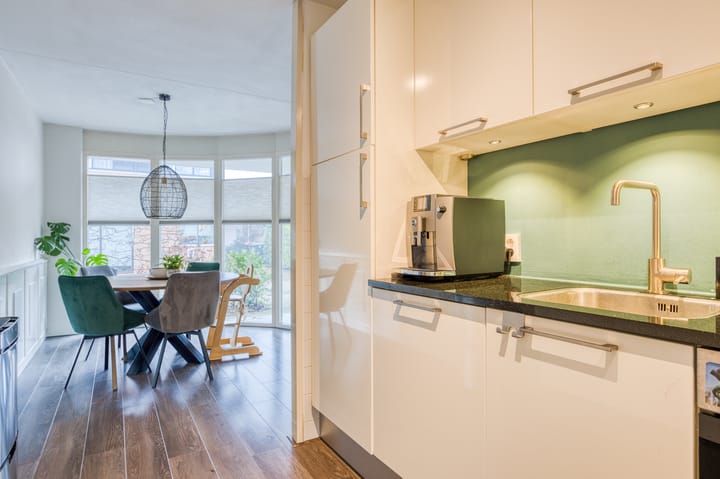 Photo 10 of Robert Stolzhof 187