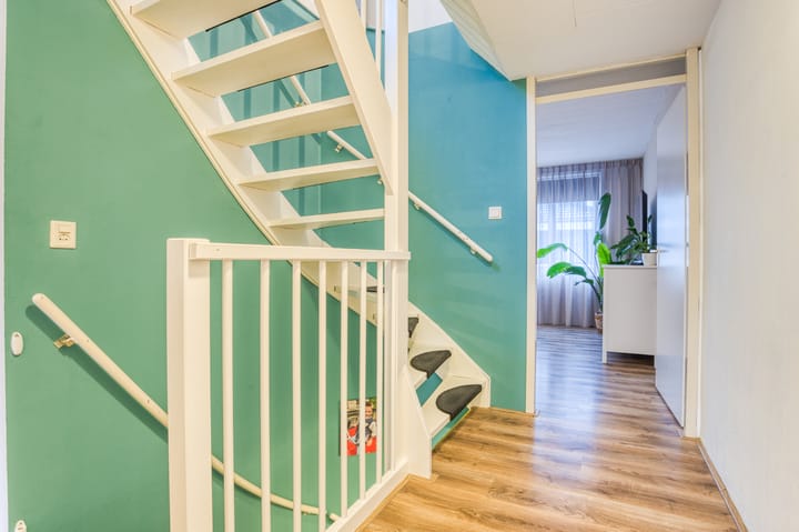 Photo 19 of Robert Stolzhof 187