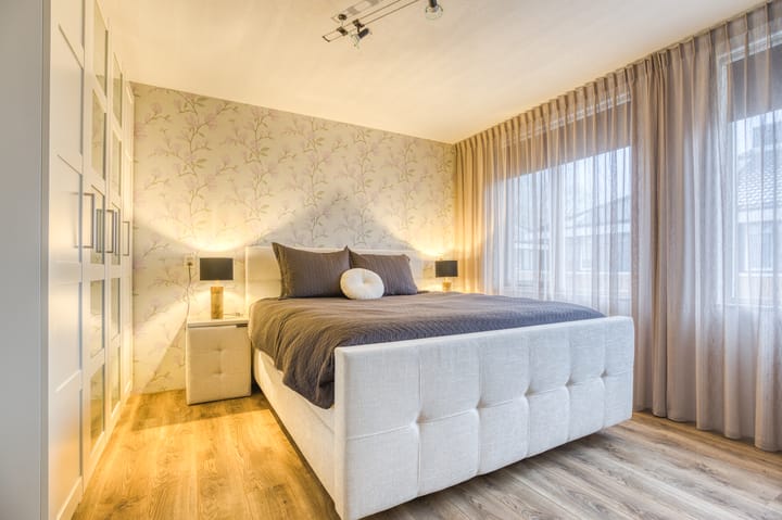 Photo 22 of Robert Stolzhof 187