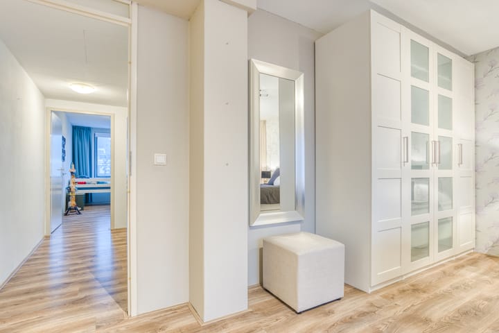 Photo 23 of Robert Stolzhof 187