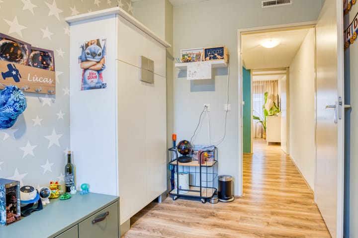 Photo 26 of Robert Stolzhof 187