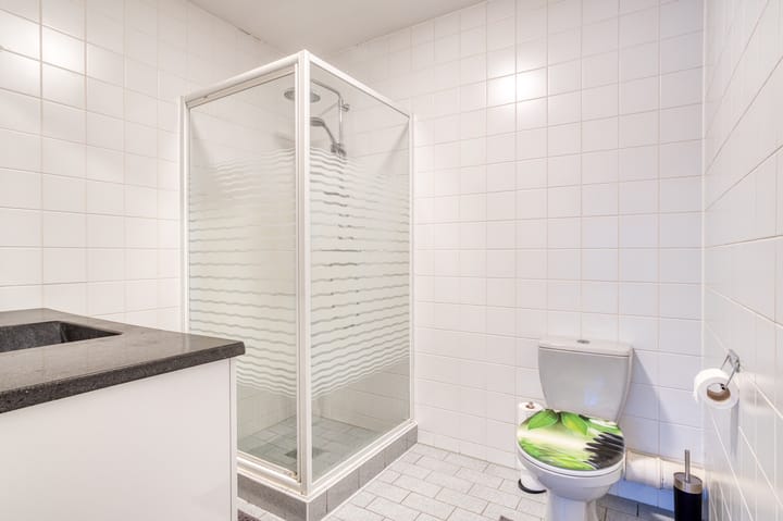 Photo 29 of Robert Stolzhof 187