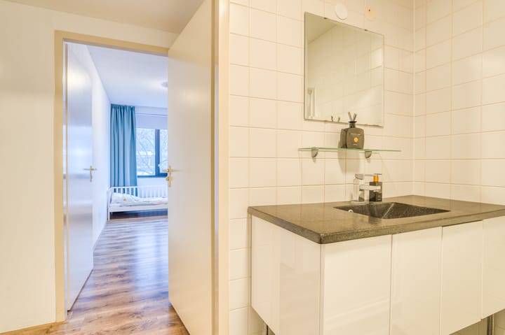 Photo 30 of Robert Stolzhof 187