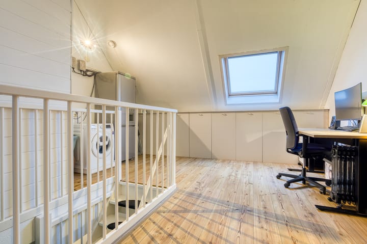 Photo 31 of Robert Stolzhof 187