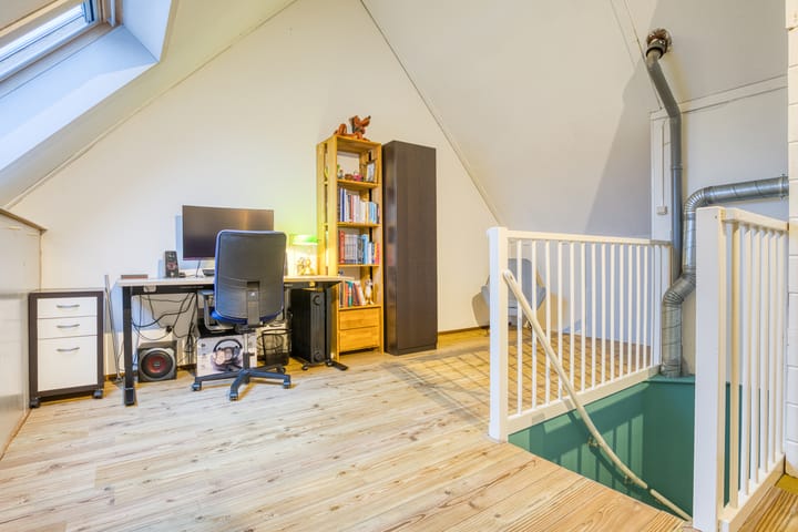 Photo 32 of Robert Stolzhof 187