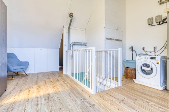 Photo 33 of Robert Stolzhof 187