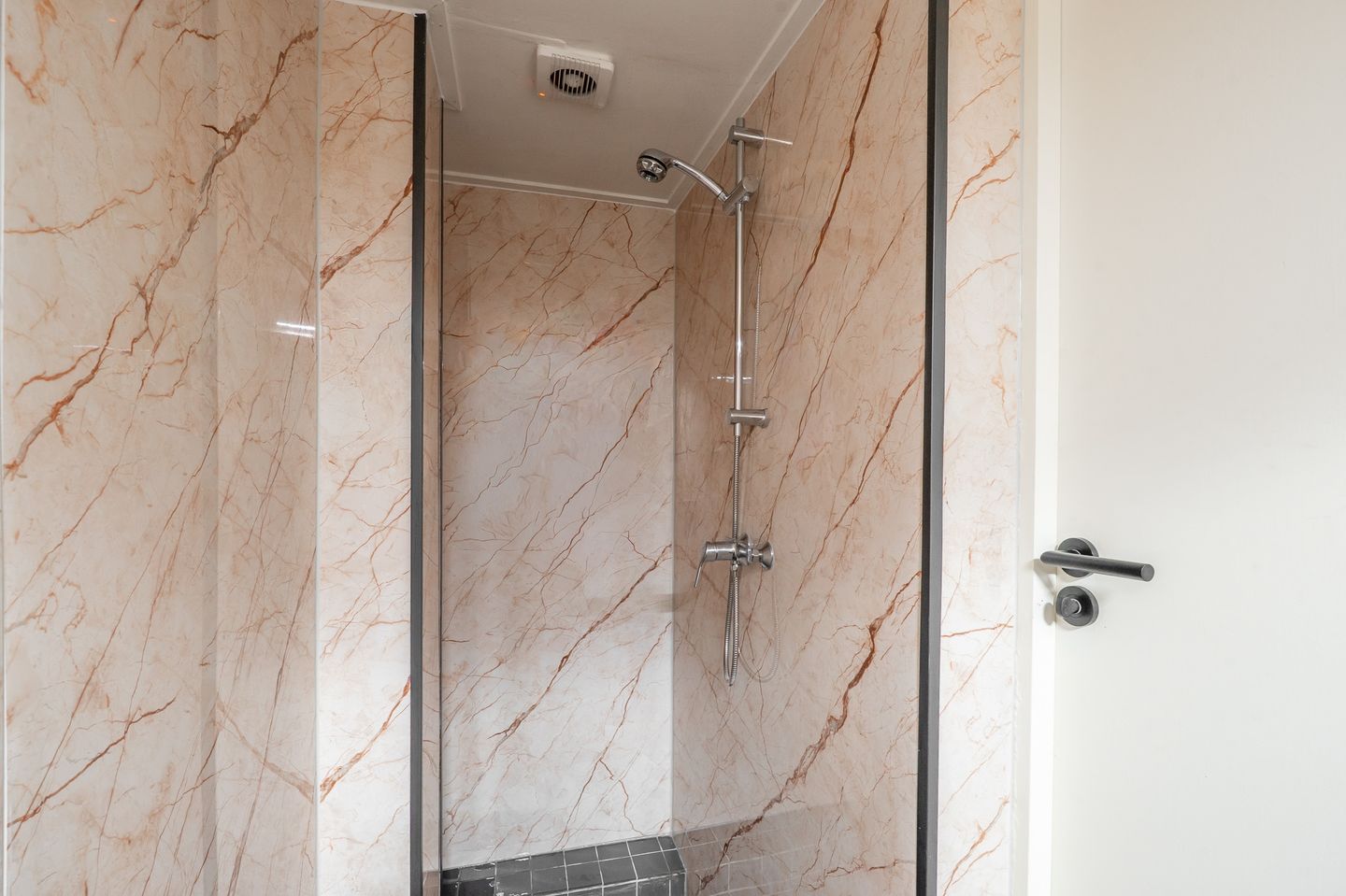 Foto 19 van Onder de Linden 53-H