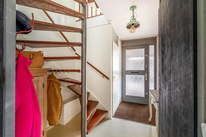 Photo 6 of Oeverloper 19