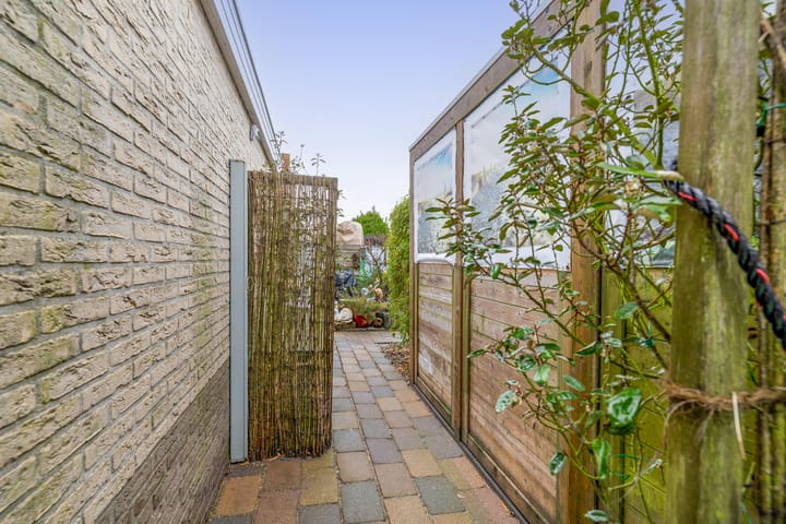 Photo 47 of Oeverloper 19