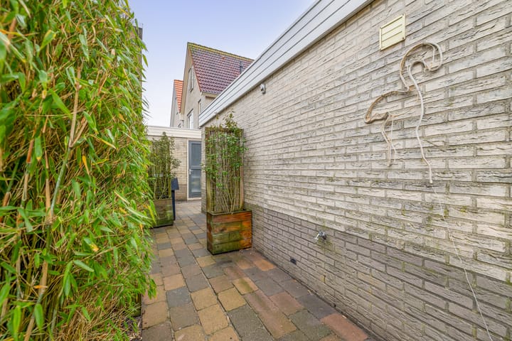 Photo 48 of Oeverloper 19